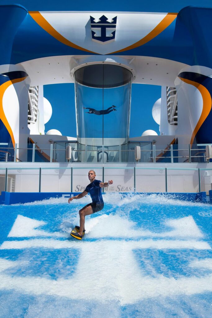 海洋光譜號甲板沖浪FlowRider