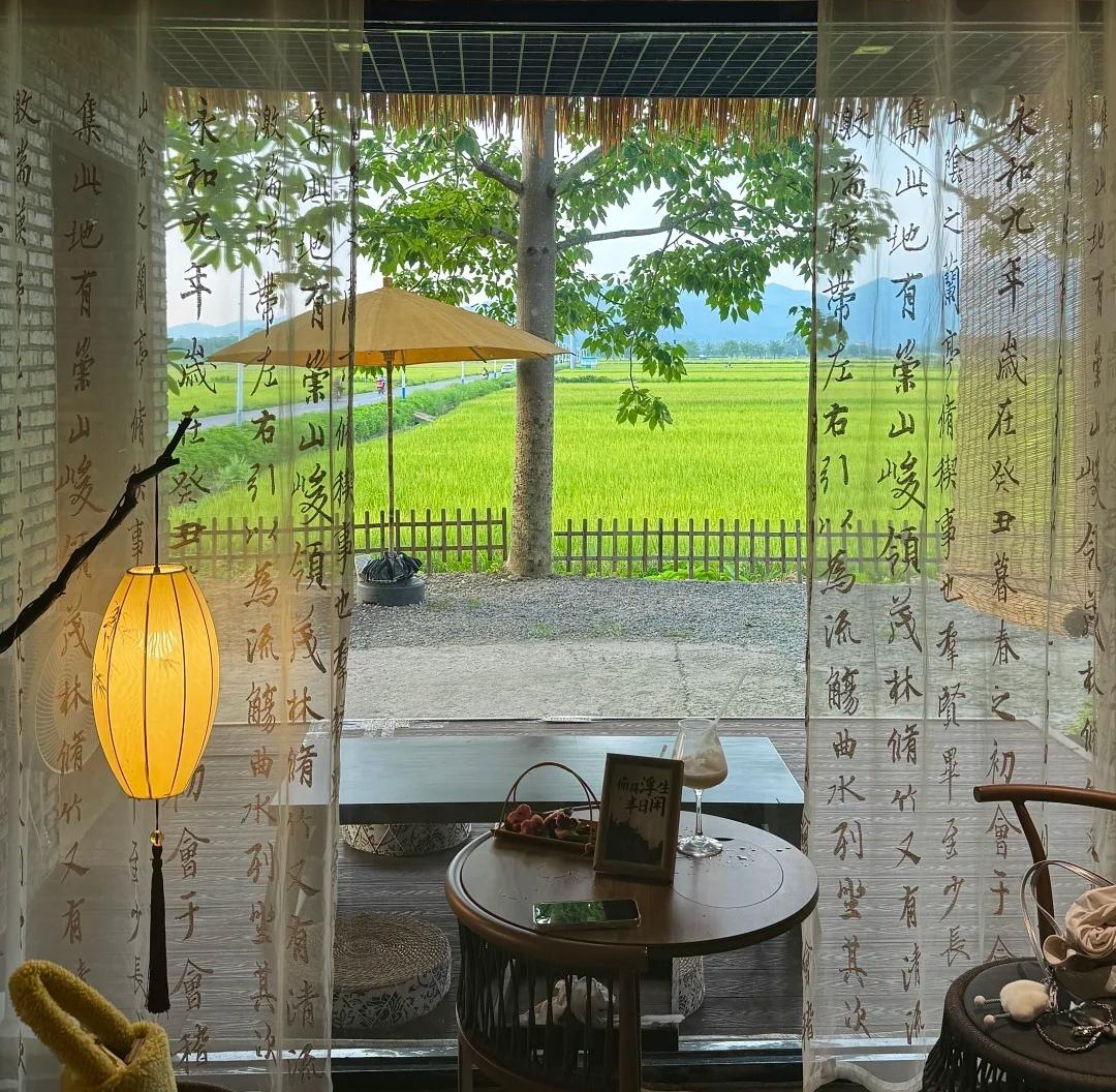 綠油油的稻田旁有一家新中式茶館🍵廣州增城的萬畝後花園，新中式風格裝修，環境安靜舒適