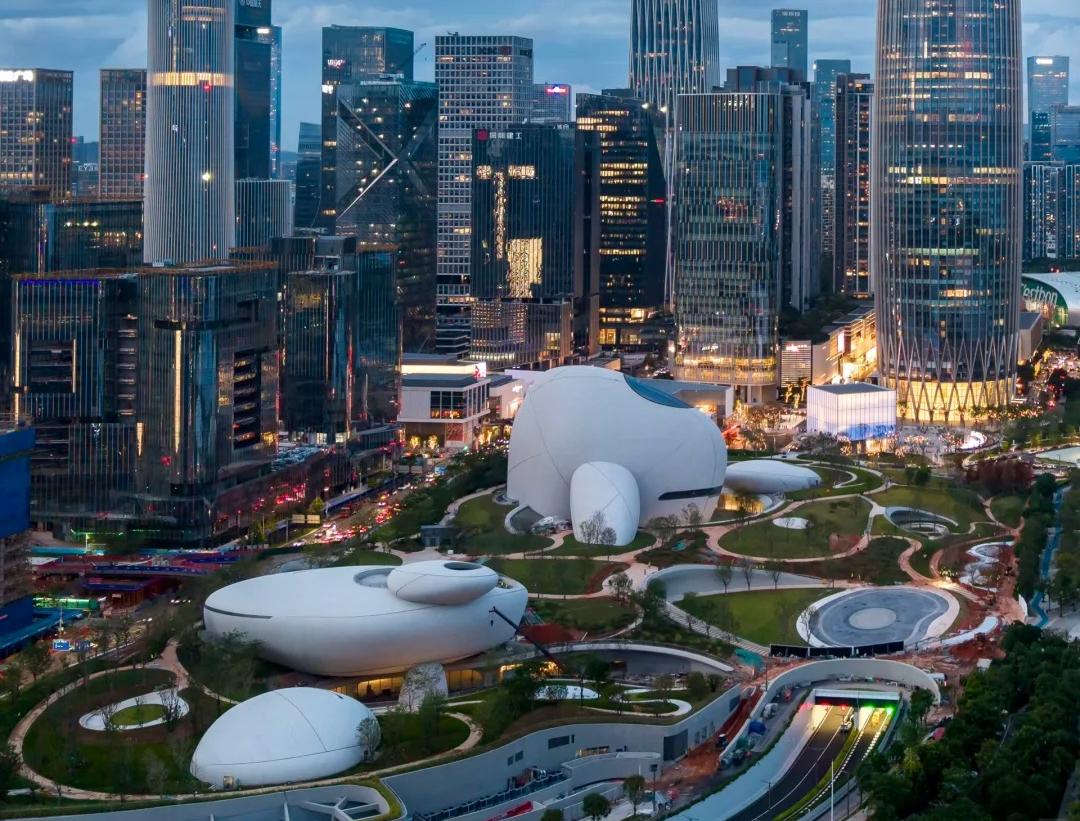 深圳灣文化廣場啟幕！深圳又添世界級文化地標「巨型耳機」，8+新展逛足4小時