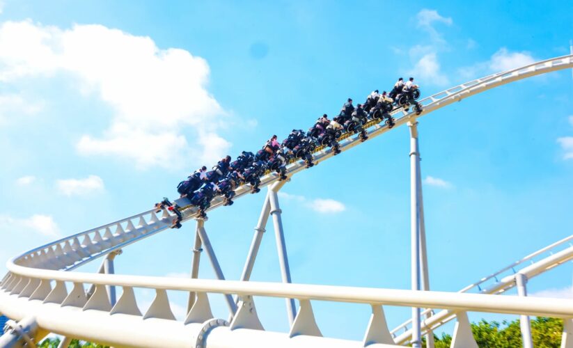 深圳歡樂谷全新升級！冬日限定皮膚加載完成，四大主題區沈浸式打卡，從早玩到晚不重樣。