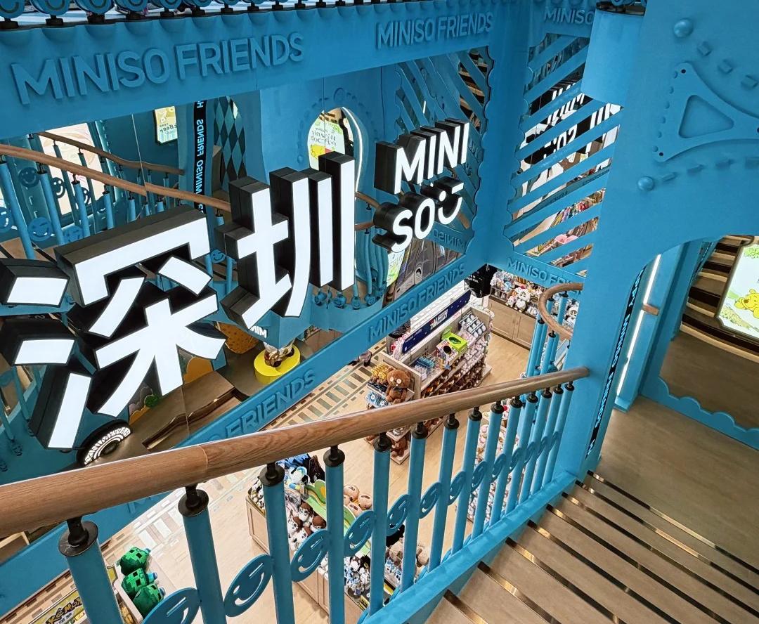 超好逛！！深圳首家MINISO FRIENDS兩大層，兩層空間玩轉全球熱門IP，逛到停不下來！！
