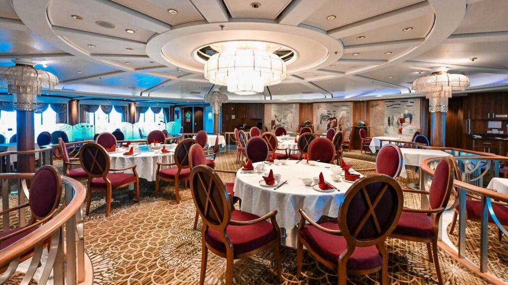 星旅遠洋郵輪鼓浪嶼號餐廳