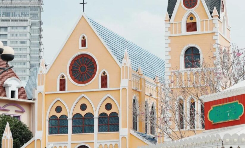 深圳世界之窗旁竟有這樣一個夢幻角落，新升級的法式莊園，陽光灑下時，整片風景都在溫柔發光