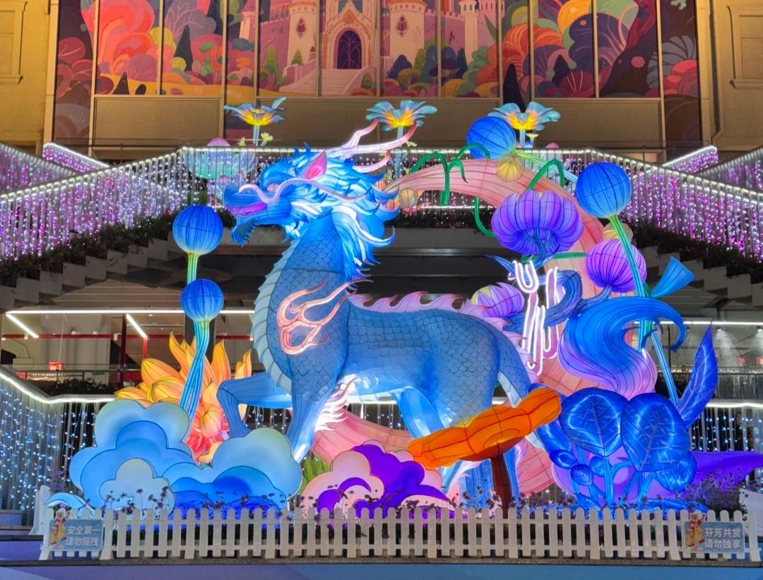 2026首屆流溪煙渚新春燈會，廣州8號倉流溪河奧萊小鎮免費逛，春節氛圍被這片「山海幻境」直接拉滿