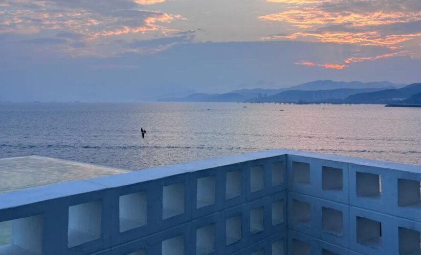在深圳官湖！一家俯瞰絕美海景的浪漫氛圍感餐廳，超大的落地玻璃窗，直面大海的視野絕了