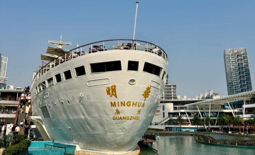 免費登船！打卡深圳地標明華輪🚢，復古甲板+音樂噴泉，海上世界的浪漫被這艘郵輪拿捏了✨