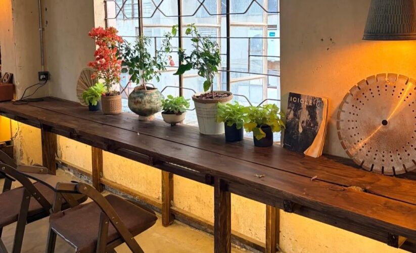 廣州番禺一間很有格調的江景咖啡店！舊糧倉改造的藝術空間撞上無敵江景，坐一下午都嫌時間太短～