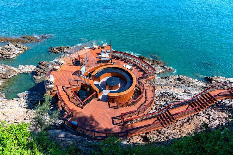 人均$192就能住上國際知名設計師設計的度假酒店，就在惠州雙月灣日出銀沙酒店，躺在床上就能看到藍藍的果凍海真的美哭了！